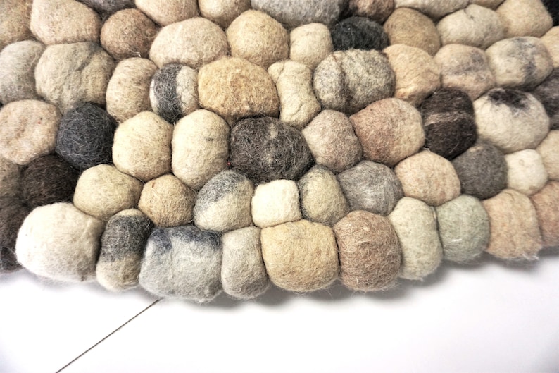 Felt Pom Poms Rug - Natural Felt Pom Poms Rug - Ball of Wool Rug to ...