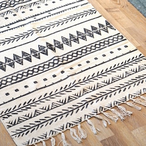Handmade chindi rug made from 100% recycled fabrics with fringes Washable rug for living room bathroom kids room area
