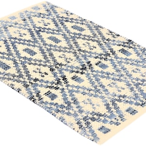 Scandinavian bathroom rug chenille denim blue-white cotton upcycled hand-woven 60x90cm