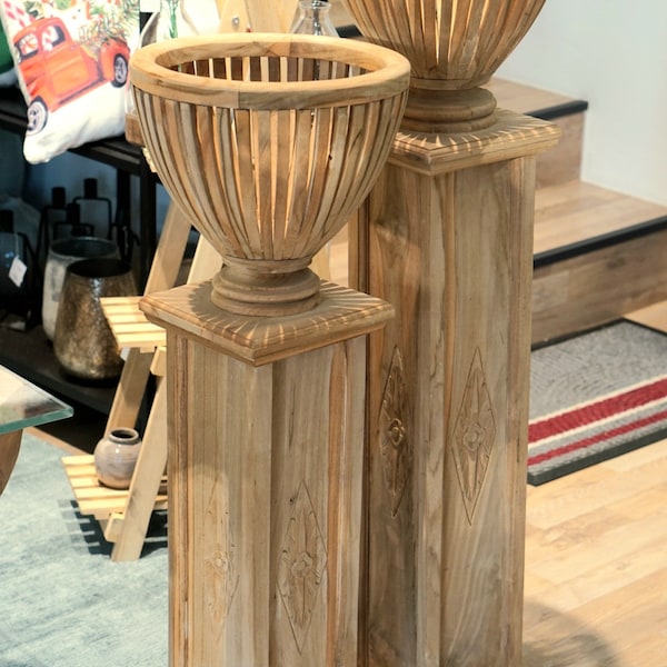 Pilier sculpté à la main vase en bois pilier de fleur support de fleur pilier de présentation fabriqué en Indonésie bois massif brun brun clair décoratif