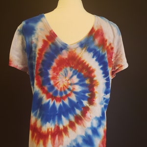 XL ice dyed red, white, and blue 4th of July shirt. V neck short sleeve soft cotton tie dye for Independence Day