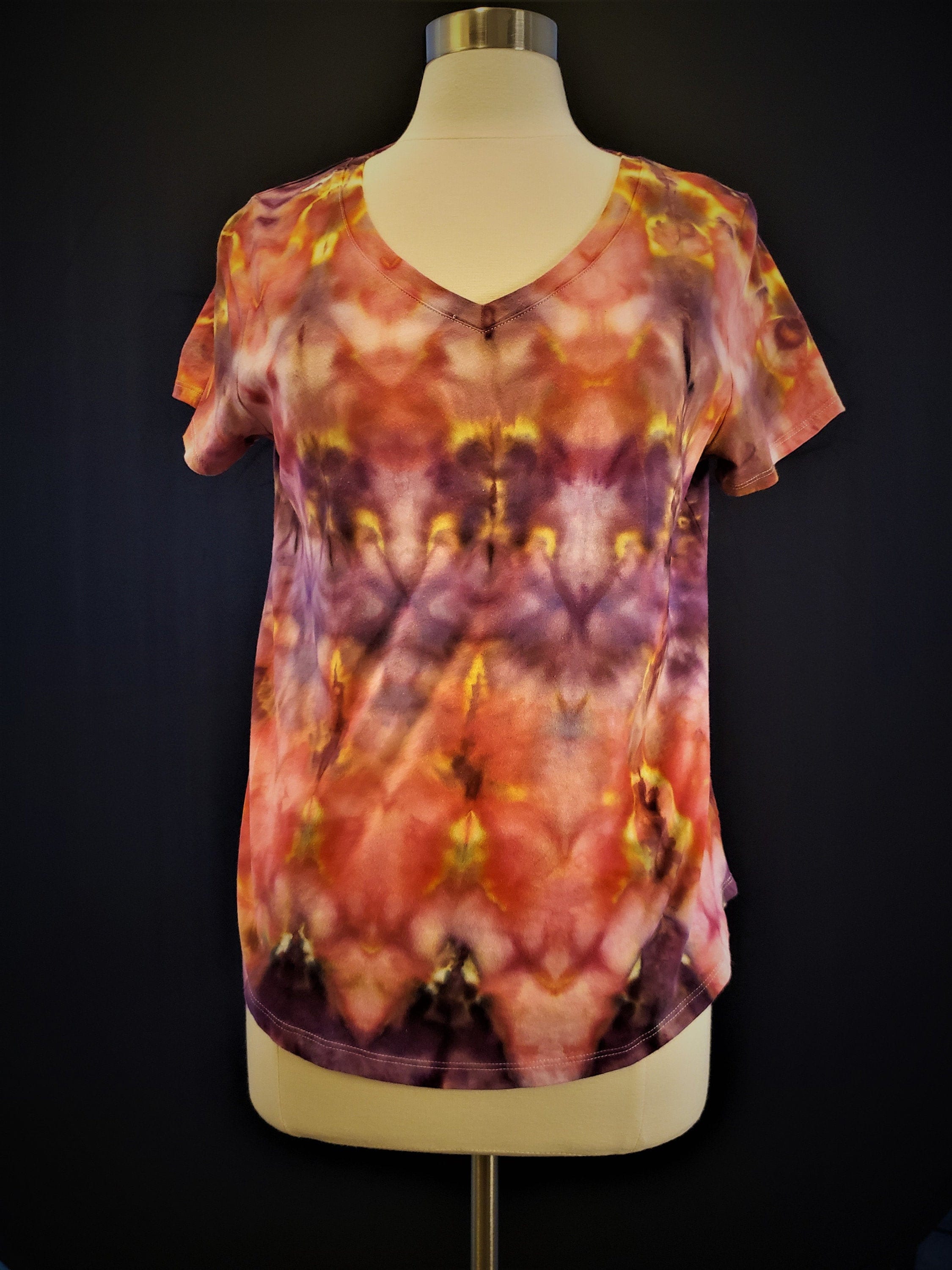 Medium Size Ice Dye V-neck T-shirt in 