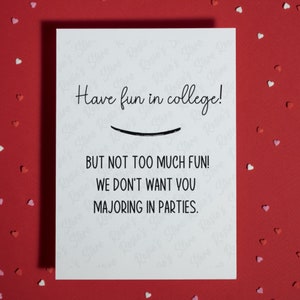 Regalo para la universidad • Tarjeta de felicitación en blanco • Tarjeta para la universidad • Ir a la universidad • Tarjeta humorística • De camino a la universidad • Universidad • Regalo para la universidad, despedida