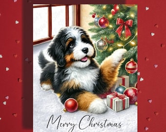 Könnte beinhalten: Weihnachtskarte mit einem Berner Sennenhund-Welpen mit schwarz-weiß-braunem Fell vor einem geschmückten Weihnachtsbaum und Geschenken. Die Karte trägt den Schriftzug "Merry Christmas".