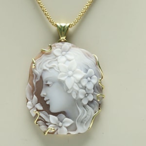 hand engraved shell cameo pendant, set in 18k gold