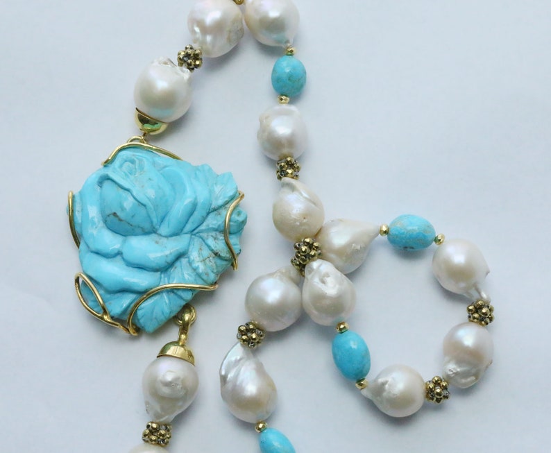 Small Stone COLLANA DI GIADA SMERALDITE CON PERLA BAROCCA ... | Su Collane Di Perle