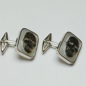 925k Silver Cufflinks In Mother-of-Pearl Twins with Twin Cameos with Lions