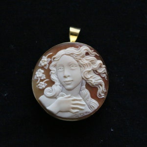 Cameo Venus by Sandro Botticelli pendant brooch set in 18k gold