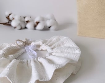 Col amovible façon Pierrot, volanté, collerette pour bébé ou enfant. En gaze de coton brodé. Accessoire de mode, Idée cadeau, look - Col