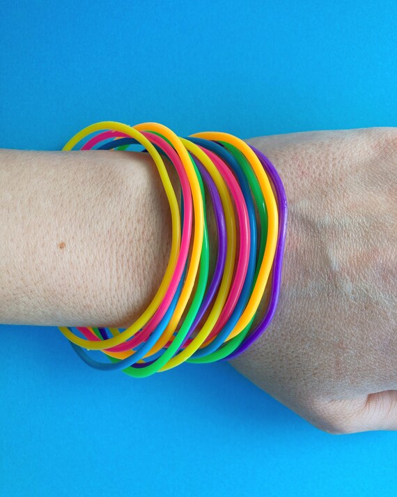 Black rubber 2024 bracelets 90s