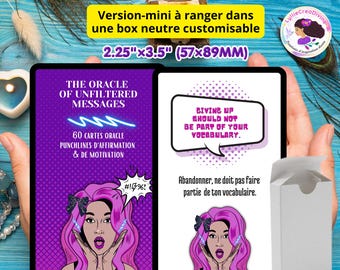 Könnte beinhalten: Ein Set aus 60 Orakelkarten mit den Maßen 57 mm mal 89 mm. Die Karten haben ein violett-weißes Design mit einer Pop-Art-Illustration einer Person mit pinkfarbenen Haaren und einer Sprechblase mit dem Text Giving up should not be part of your vocabulary.