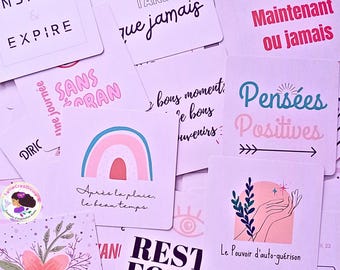 Könnte beinhalten: Eine Sammlung quadratischer Karten mit verschiedenen motivierenden Sprüchen und Illustrationen, darunter ein Regenbogen, eine Blume und Hände, mit Texten wie Inspire & Expire, C'est Maintenant ou jamais und Rest Focus in Schwarz, Pink und Blau.