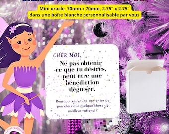 Könnte beinhalten: Ein quadratisches Orakelkarten-Set mit den Maßen 70mm x 70mm, das eine Feenillustration und französischen Text zeigt. Die Karte lautet: CHER MOI, Ne pas obtenir ce que tu désires, peut être une bénédiction déguisée. Pourquoi veux-tu te contenter de peu alors que quelque chose de meilleur t'attend?