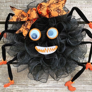 Halloween spider wreath
