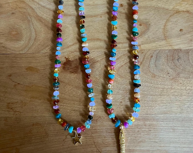 Multicolor stone and star/fish pendant necklace