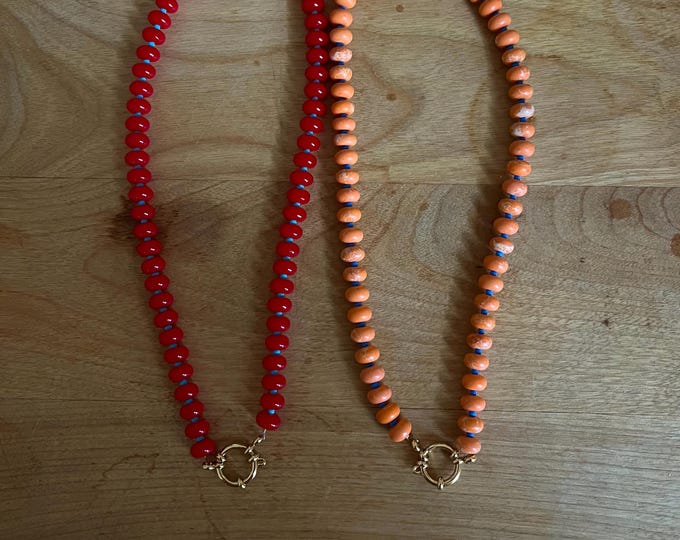 Contrast color beaded necklace with nautical clasp