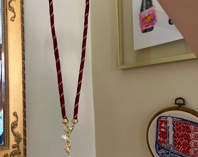 Paracord and pearl maroon necklace