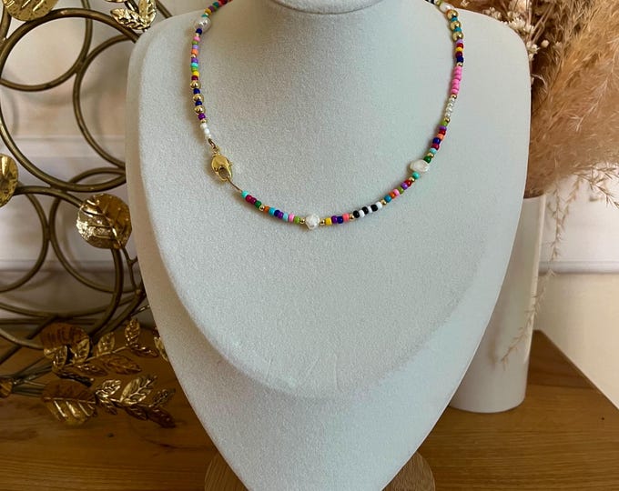 Beaded corolful necklace with gold plated and fresh water pearl beads