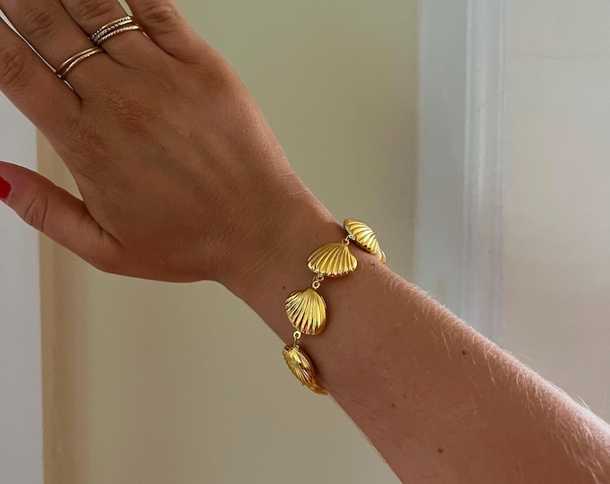 gold shells chain bracelet
