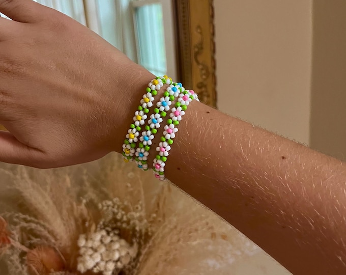 Beaded daisy stretchy bracelet