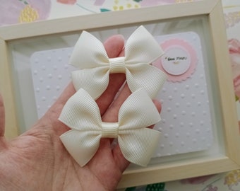 Ivory Hair Bow for Flower Girl - Classic Accessory for Special Occasions