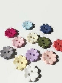 Daisy Flower Shaped Buttons, 15mm (5pk) Matte Finish with Two Holes- …