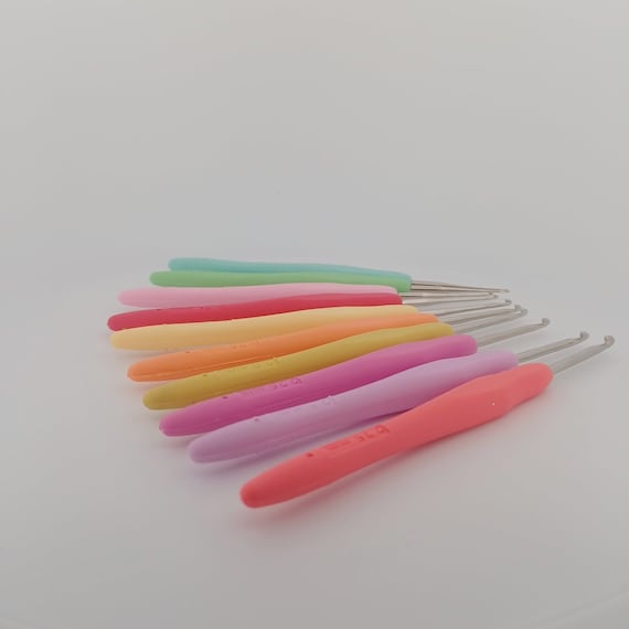 Crochet Hook Easy Grip Soft Handle, Sizes 2.5mm to 6mm 