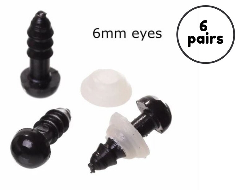 Op de afbeelding: Zwarte veiligheidsoogjes van kunststof voor knutselwerk, 6 paar. De ogen zijn 6 mm groot en bevatten witte kunststof ringen voor een veilige bevestiging. Perfect voor knuffels, poppen en andere handgemaakte projecten.