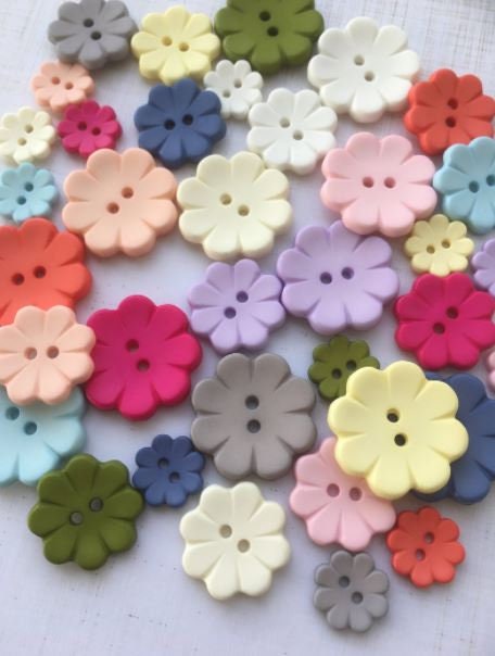 SHONDE Resin Flower Buttons 40 Pieces ​2 Hole Flower Buttons Pearlescent Sewing Button Baby Resin Button for Sewing Crafting Replacement Needlework