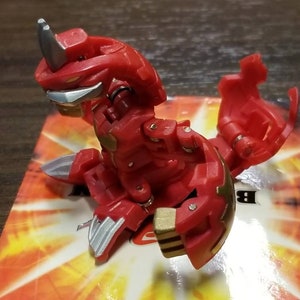 Bakugan Bakutech Kachia Gell Pyrus red