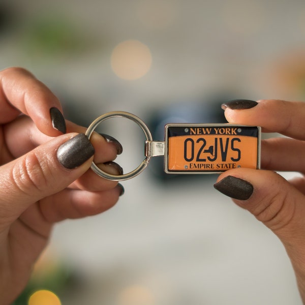 Custom New York license plate keychain, personalised New York keyring