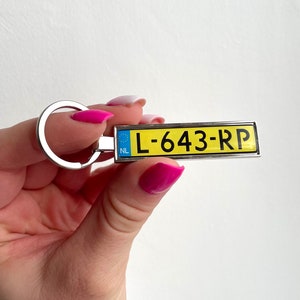 Personalized Netherlands number plates keychain, custom made any country, two sided number plates keyring with car model