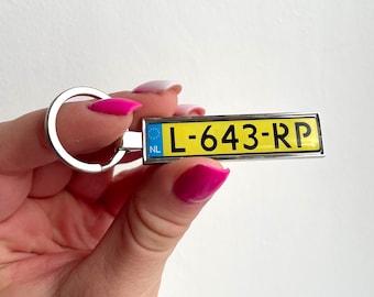 Personalized Netherlands number plates keychain, custom made any country, two sided number plates keyring with car model