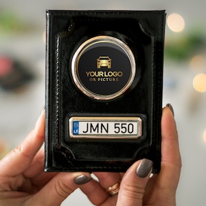 Portadocumentos de cuero personalizado con cualquier matrícula