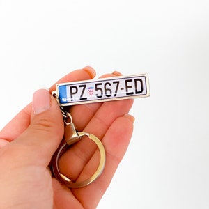 custom Croatian license plates keychain, personalized number plates of croatia keyring, any country available