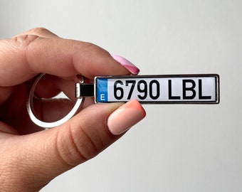 Personalized Spain License Plate Keychain: Custom Auto Keyring