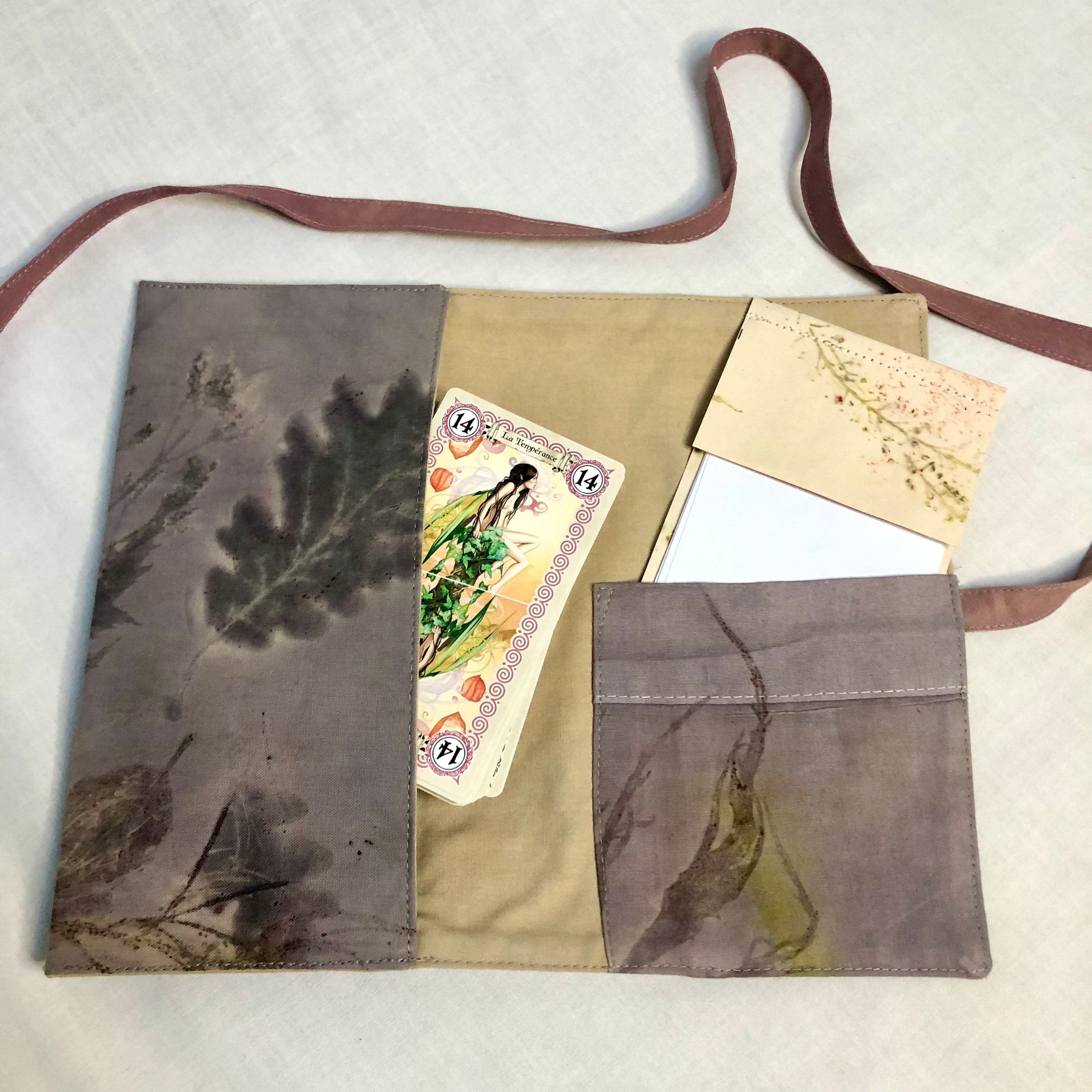 Pochette Tarot/Livre-Sac-Wrap en Coton, Teinture Végétale Écoprint-Pièce Unique-Artisanat Français-F