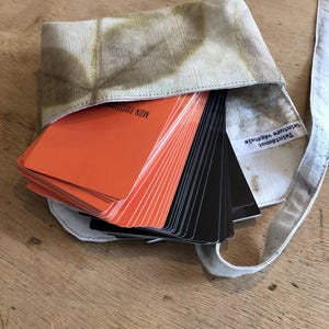 Trousse/étui/pochette/sac/wrap range jeu de cartes, pièce unique, teinture végétale, artisanat français, fait main.