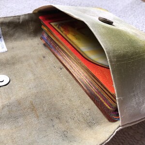 Pochette tarot/livre-sac-wrap en soie , teinture végétale écoprint-pièce unique-artisanat français-fait main-idée cadeau