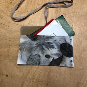 Pochette tarot/livre-sac-wrap en coton, teinture végétale écoprint-pièce unique-artisanat français-fait main-idée cadeau