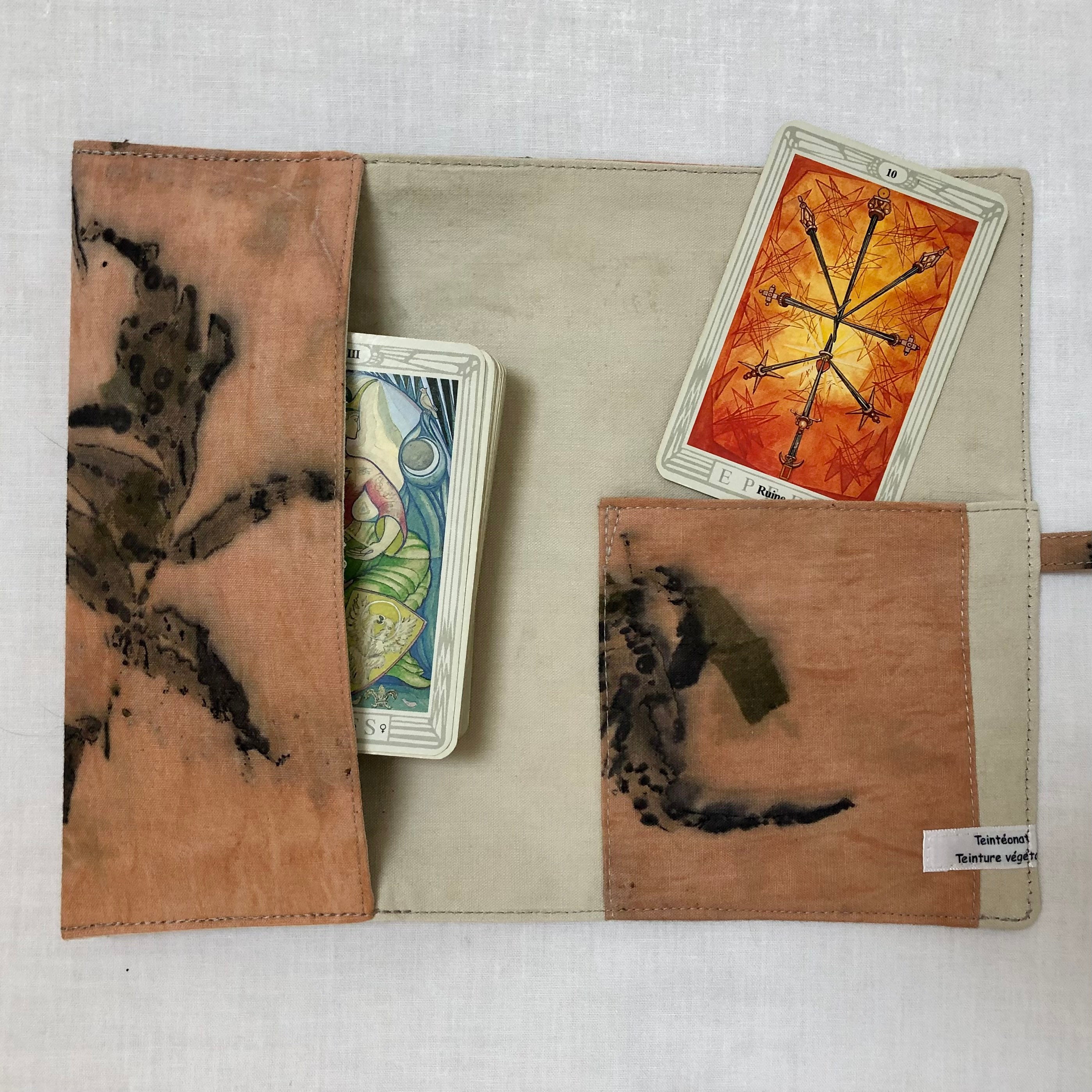 Pochette Tarot/Livre-Sac-Wrap en Coton, Teinture Végétale Écoprint-Pièce Unique-Artisanat Français-F