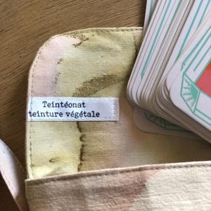 Trousse/étui/pochette/sac/wrap range jeu de cartes, pièce unique, teinture végétale, artisanat français, fait main.