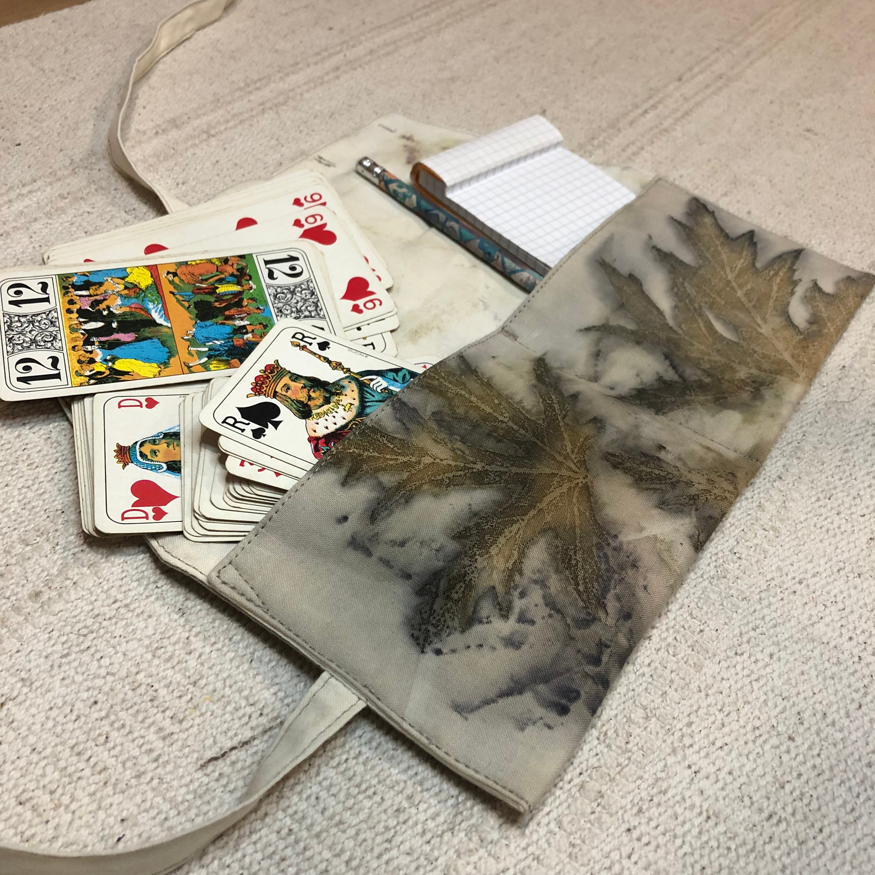 Pochette Tarot/Livre-Sac-Wrap en Soie, Teinture Végétale Écoprint-Pièce Unique-Artisanat Français-Fa