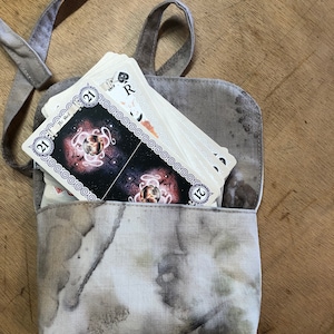 Trousse/étui/pochette/sac/wrap range jeu de cartes, pièce unique, teinture végétale, artisanat français, fait main.