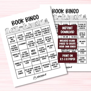 Könnte beinhalten: Zwei schwarz-weiße "Book Bingo" Spielblätter mit verschiedenen Leseherausforderungen. Der Text enthält "Sofort-Download", "Drucken auf 8,5 x 11 Papier" und "Enthält leere Seiten, um Ihr eigenes Bingo zu erstellen."
