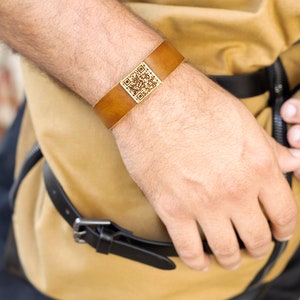 Wood social media sign, qr sign | bracelet qr sign |personalized Keychain qr ,make to the order qr sign for your business,unisex bracelet