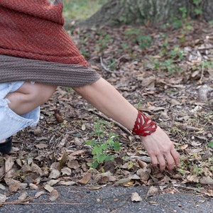 Unisex Leather bracelet leaf shaped