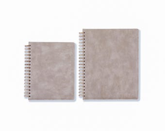Bruin notitieboek met harde kaft en spiraalbinding | Gepersonaliseerd cadeau met tekst of logo | 7x9" of 8,5x11" | 180 & 240 pagina's | Diverse papiersoorten | Kunstleer