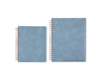 Blauw notitieboek met harde kaft en spiraalbinding | Gepersonaliseerd cadeau met tekst of logo | 18,5 x 23 cm of 21,5 x 28 cm | 180 & 240 pagina's | Diverse papiersoorten | Kunstleer