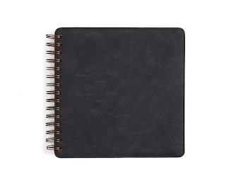 Gepersonaliseerd notitieboek | Zwart vierkant spiraalgebonden dagboek | Hardcover op maat | Lijnen, brede lijnen, raster, stippenraster en blanco papier | Cadeau | Kunstleer